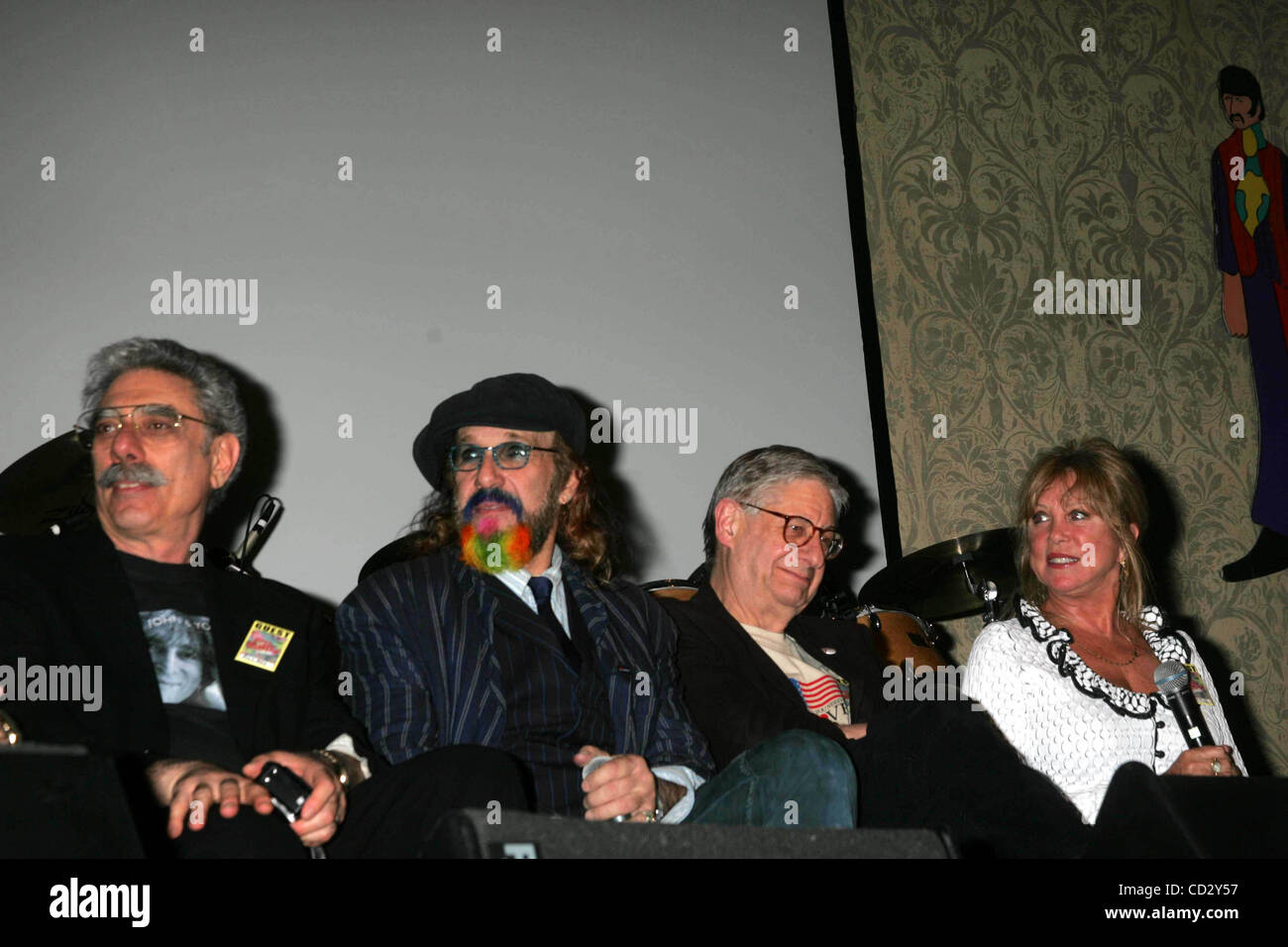 28. März 2008 präsentieren - New York, New York, USA - MARK und CAROL LAPIDOS FEST für BEATLE FANS 2008.CROWN PLAZA MEADOWLANDS 28.03.2008.       2008.ALLAN TANNENBAUM, MARK HUDSON UND FILMAKER, TONY HUDSON UND MODELLENTWICKLER/PATTIE BOYD. K57056RM (Kredit-Bild: © Rick Mackler/Globe Fotos/ZUMAPRE Stockfoto