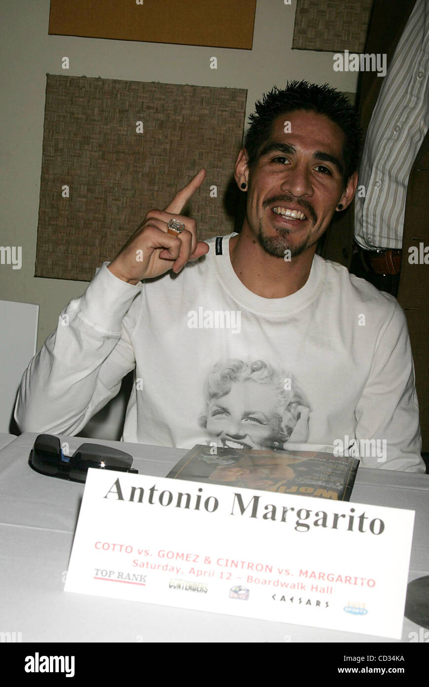 9. April 2008 - New York, New York, USA - Pressekonferenz zur Weltmeisterschaft im WELTERGEWICHT DOPPELVERANSTALTUNG im Atlantik New York und im Fernsehen auf HBO 12 APRIL stattfinden: COTTO VS. GOMEZ UND CINTRON VS. MARGARITO. SOFRITO PUERTO RICAN RESTAURANT, NEW YORK New York 09.04.2008.       2008.K57 Stockfoto