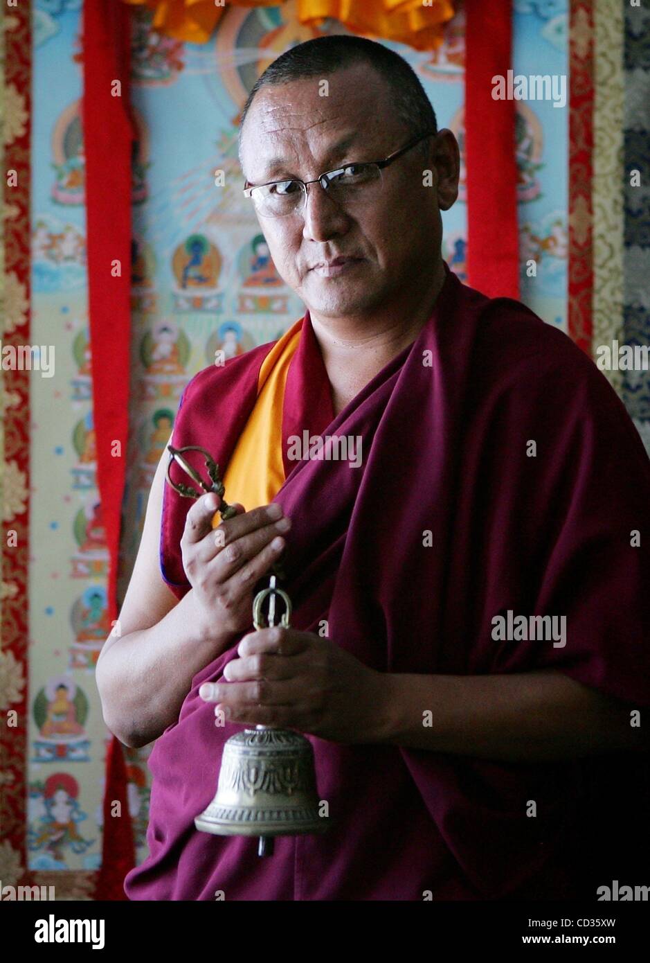 12. April 2008 - Deerfield Beach, Florida, USA - GESHE KONCHOG KYAB ist eine tibetische Budhhist Mönch im Tubten Kunga Center in Deerfield Beach für einen Artikel über die aktuellen Proteste im Zusammenhang mit den Olympischen Spielen, aufgrund der chinesischen Besetzung Tibets interviewt wurde. (Bild Kredit: ¬ © Uma Sanghvi/Palm B Stockfoto