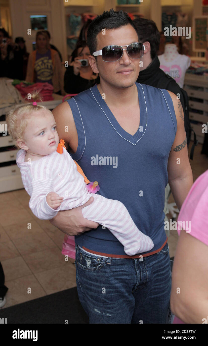 Los Angeles, 2008-4-19 / KATIE PRICE und PETER ANDRE shopping mit ihrer Tochter PRINCESS TIAAMII (Credit-Bild: © Laguna Bilder/ZUMA drücken) Stockfoto