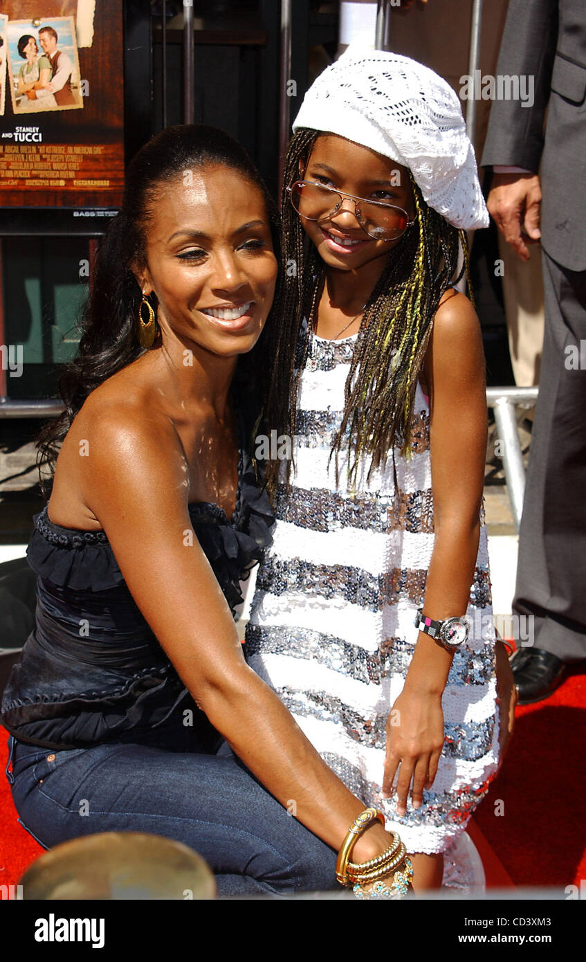 14. Juni 2008 - Hollywood, Kalifornien, US - I13786PR. DIE PREMIERE DES KIT KITREDGE: AN AMERICAN GIRL IN THE GROVE IN LOS ANGELES 14.06.2008.  --JADA PINKETT SMITH und Tochter WILLOW (Kredit-Bild: © Phil Roach/Globe Photos/ZUMAPRESS.com) Stockfoto