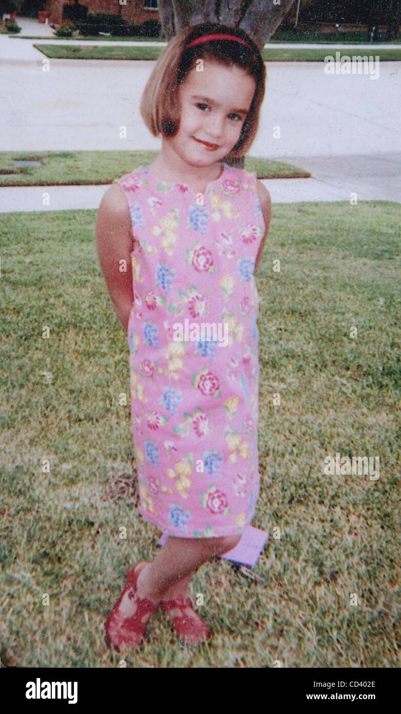 22. Juni 2008 - Albuquerque, New Mexico, USA - DEMI LOVATO brach in Showbiz im Jahr 2000 als ein 8-Year-Old in der PBS-Serie '' Barney & Freunde '', aber sie wusste wie man eine Pose Jahre davor zu schlagen. Bild: DEMI LOVATO in undatiert Familienfoto. (Kredit-Bild: © Patrick Lovato/ZUMApress.com) Stockfoto