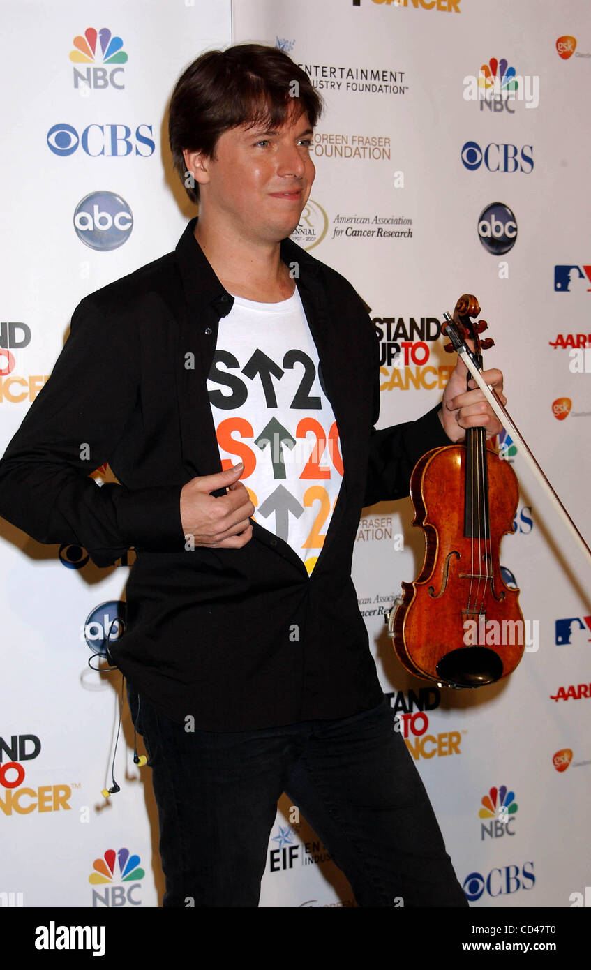 5. September 2008 - STAND Hollywood, Kalifornien, USA - zu Krebs. KODAK THEATER, HOLLYWOOD, CA. 05.09.2008.  - -  . 2008.Joshua Bell.I13690PR (Kredit-Bild: © Phil Roach/Globe Photos/ZUMAPRESS.com) Stockfoto