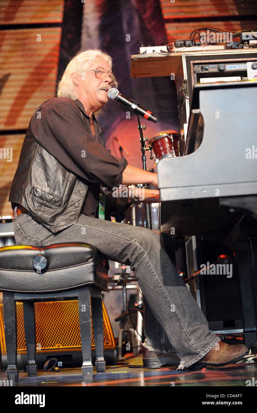 Sep 20, 2008 - Mansfield, Massachusetts; USA - führt Musiker ARLO GUTHRIE live als Teil der 2008 Farm Aid Benefiz-Konzert, das einem ausverkauften Publikum im Comcast Center in Massachusetts stattfand. Copyright 2008 Jason Moore. Obligatorische Credit: Jason Moore Stockfoto