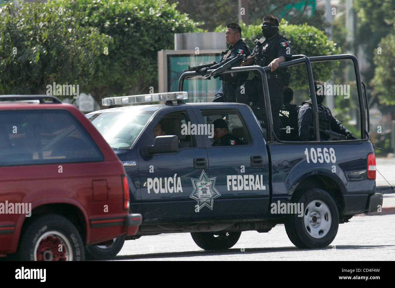 3. Oktober 2008, San Diego, CA,-eine Patrouille mit mexikanischen Bundespolizei patrouillierten die Straßen von Tijuana auf Freitag, 3. Oktober 2008.  Federal-Polizei und das Militär hatte eine verstärkte Präsenz in Tijuana im vergangenen Jahr, wie damit verbundene Kriminalität Drogen sprunghaft angestiegen.        Obligatorische Credit: Foto Stockfoto