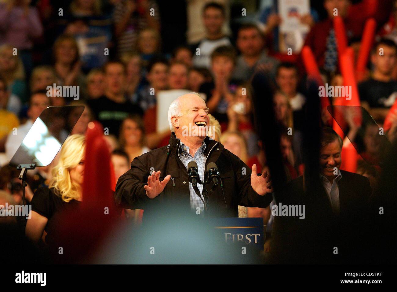 Republikanische Präsidentschafts Kandidat John McCain spricht während einer Kundgebung an Mentor High School im Nordosten Ohios. Stockfoto