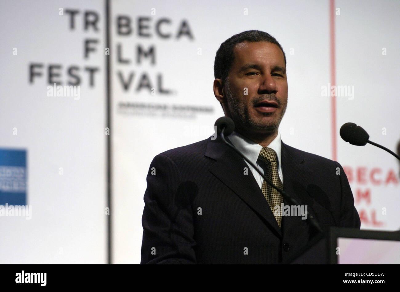 Gouverneur David Paterson spricht auf dem Tribeca Film Festival 2008 Eröffnung Tag Pressekonferenz im Borough Of Manhattan Community College. Stockfoto