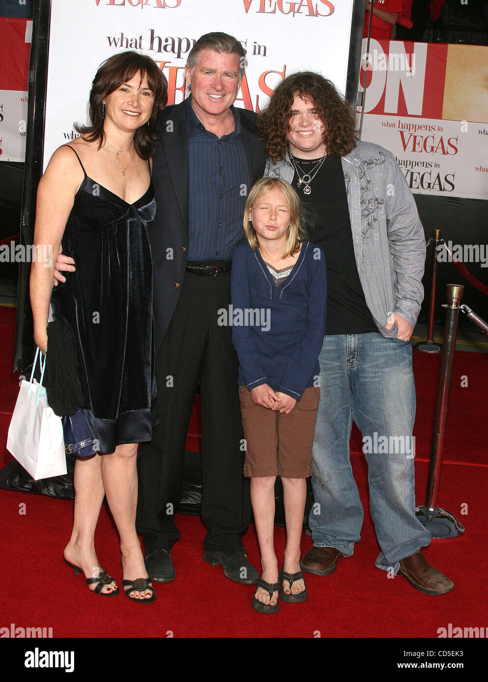 Schauspieler Treat Williams und Familie bei der "What Happens in Vegas" Premiere im Mann Village Theater statt. Los Angeles. Stockfoto