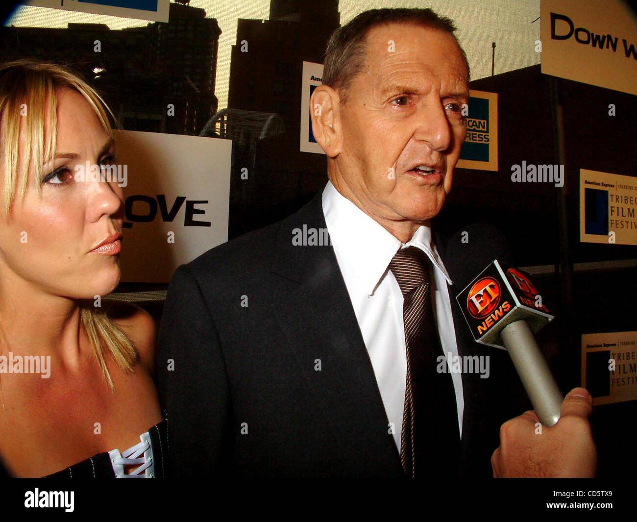 5. Mai 2003 - New York, New York, USA - K30446ML-0506.TRIBECA-FILM-FESTIVAL. PREMIERE VON;.'' DOWN WITH LOVE''. TRIBECA PERFORMING ARTS CENTER, NEW YORK New York.   / 2003.TONY und HEATHER RANDALL(Credit Image: © Mitchell Levy/Globe Photos/ZUMAPRESS.com) Stockfoto