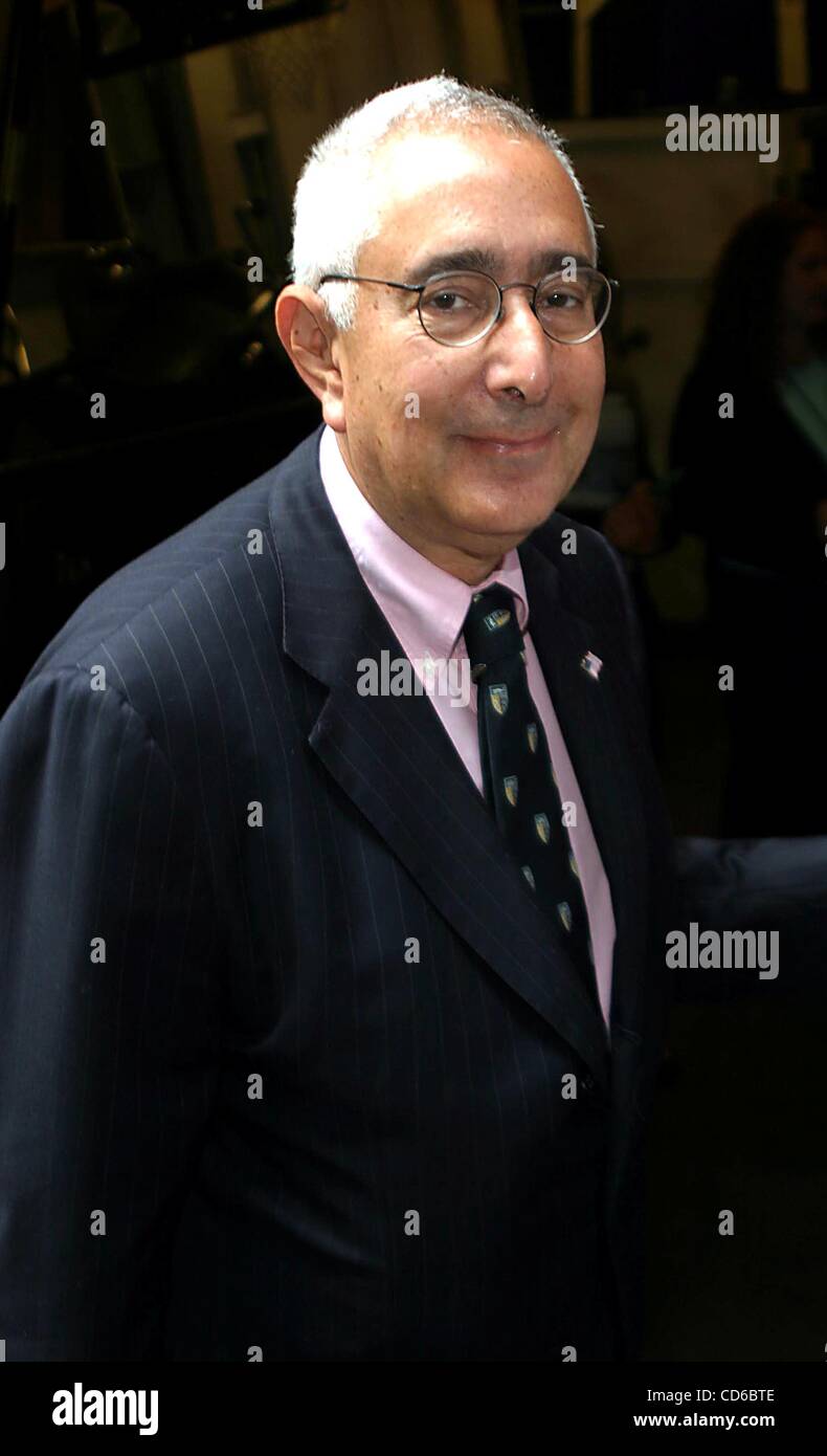 12. August 2003 - New York, New York, US - K32253RM.   SD08/12/2003..CELEBRITIES ANKOMMENDE UND ABFLIEGENDE VON LIVE WITH REGIS AND KELLY, NYC... BEN STEIN. (Kredit-Bild: © Rick Mackler/Globe Photos/ZUMAPRESS.com) Stockfoto