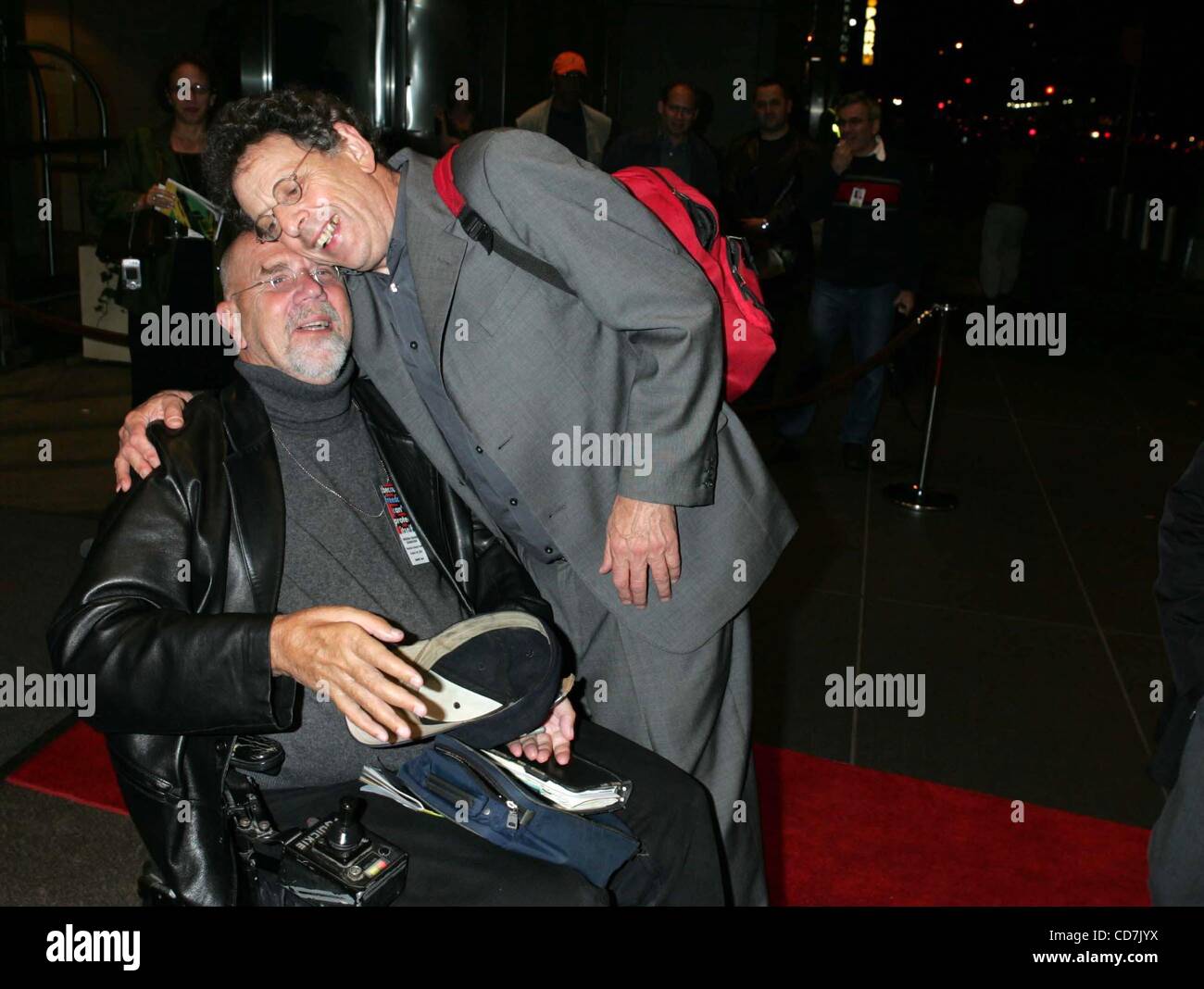 4. Oktober 2004 - New York, New York, US - K39771RM. After-PARTY für Freiheit Konzert im MANDARIN ORIENTAL HOTEL NEW YORK New York 05.10.2004.  / 2004..CHUCK schließen und PHILIP GLASS(Credit Image: © Rick Mackler/Globe Photos/ZUMAPRESS.com) Stockfoto