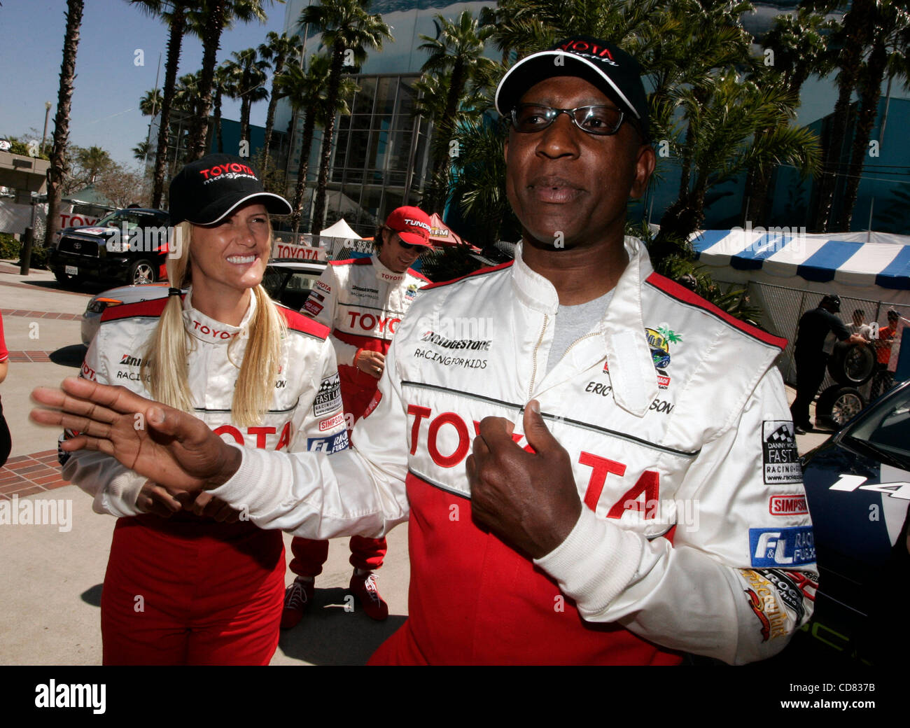 18. April 2008 - Long Beach, CA, USA 2008 Toyota Pro/prominenten Rennfahrern BECCY GORDON und ERIC DICKERSON am Qualifying-Tag für das Rennen am Samstag Toyota Pro/Celebrity. Das Rennen spendet über $90.000 zum Rennen für Kinder die Kinderkliniken in südlichen California.Mandatory Kredit zugute kommt: Foto Stockfoto