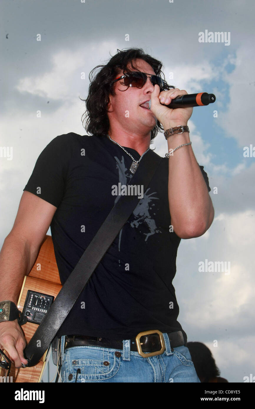 12. Juni 2010 führt - Nashville, TN, USA - Joe Nichols für die CMA-Menge. (Kredit-Bild: © der Tennessean/ZUMApress.com) Stockfoto