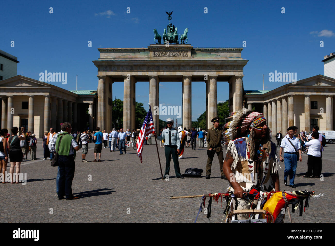 17. Juni 2010 - Berlin, Deutschland - Berlin in vier Tagen. Brandenburger Tor. Das berühmte Tor ging von Symbol der Teilung zu Wahrzeichen des wiedervereinigten Deutschlands. (Bild Kredit: Aristidis Vafeiadakis/ZUMApress.com ©) Stockfoto