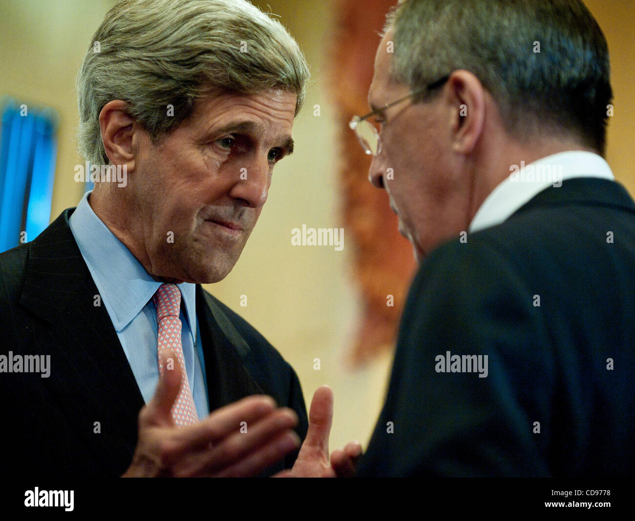 24. Juni 2010 spricht - Washington, District Of Columbia, US - Senator John Kerry mit der russische Außenminister Sergej Lawrow auf dem US-Kapitol am Donnerstag. (Bild Kredit: Pete Marovich/ZUMApress.com ©) Stockfoto