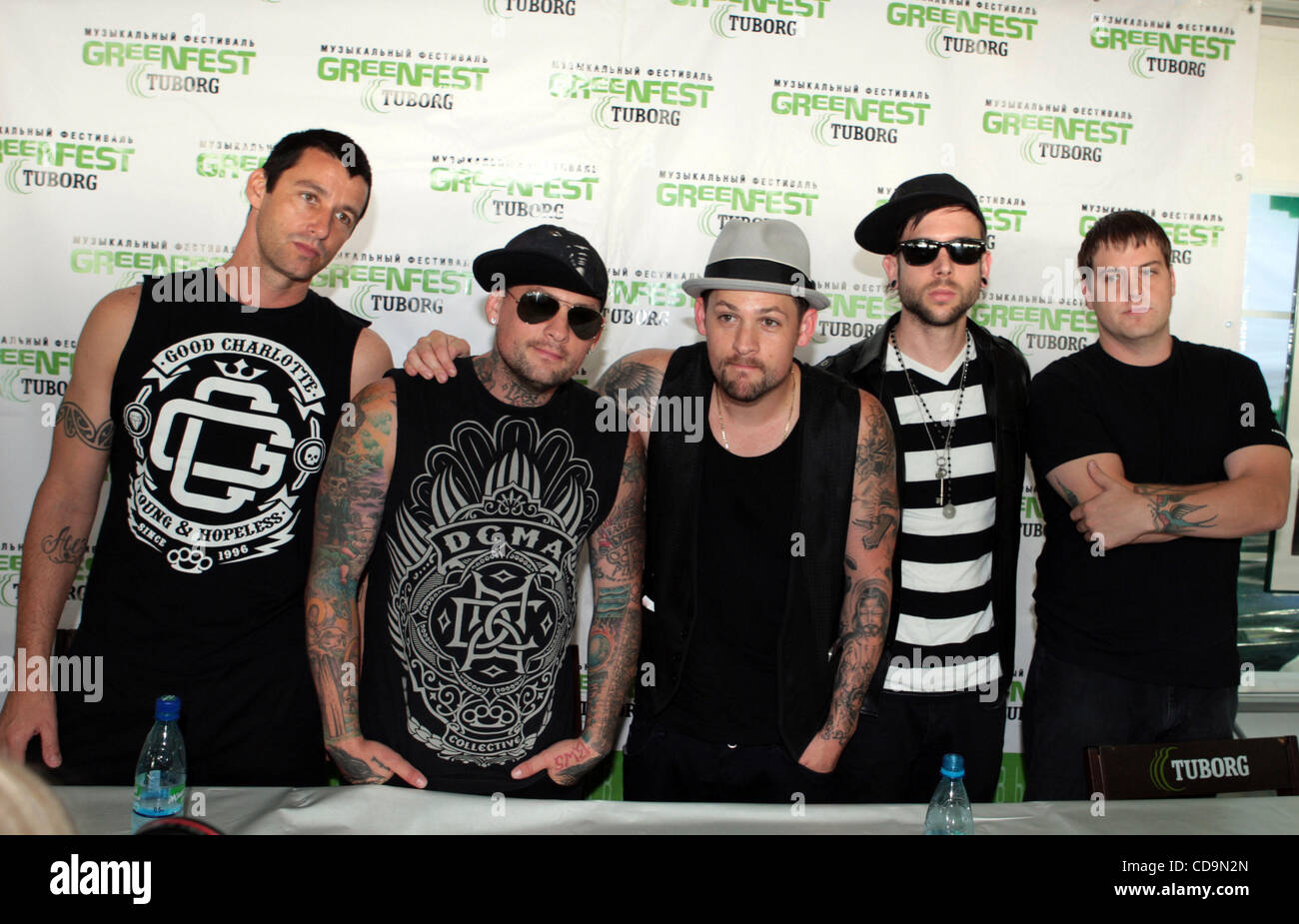 US-amerikanische Pop-Punk-Band Good Charlotte Band beim Tuborg Greenfest in St.Petersburg.Pictured: Mitglieder der Band auf der Pressekonferenz in St. Petersburg: Joel Madden, Benji Madden, Billy Martin, Paul Thomas, Dean Butterworth. Stockfoto