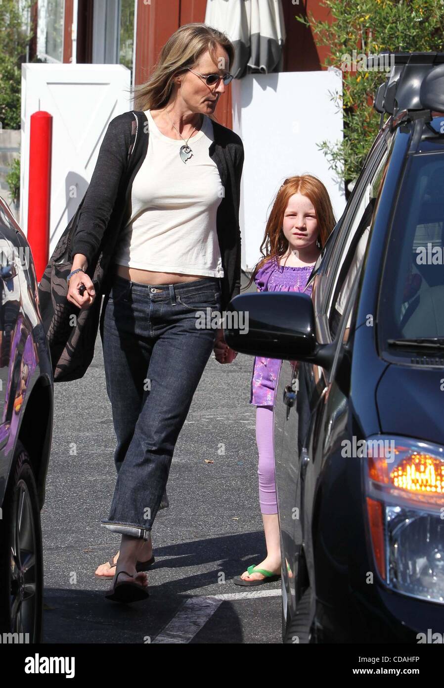 Helen Hunt And Daughter Stockfotos Und Bilder Kaufen Alamy