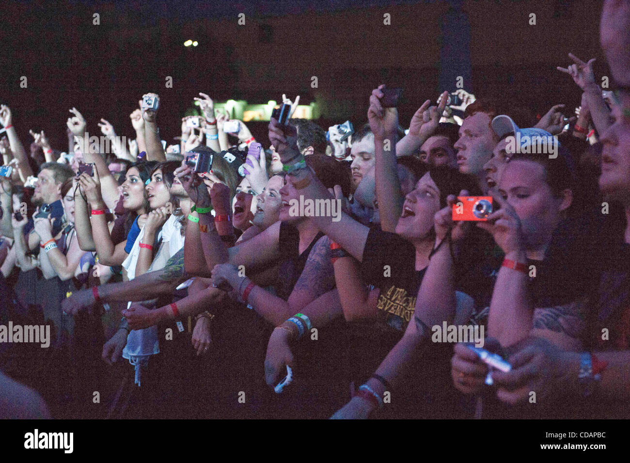 10. September 2010 - Fans Dallas, Texas, Vereinigte Staaten von Amerika - schreien für Avenged Sevenfold als sie perform.in ein Konzert am Fairpark Superpages Center in Dallas, Texas zu gründen. (Kredit-Bild: © Manny Flores/Southcreek Global/ZUMApress.com) Stockfoto