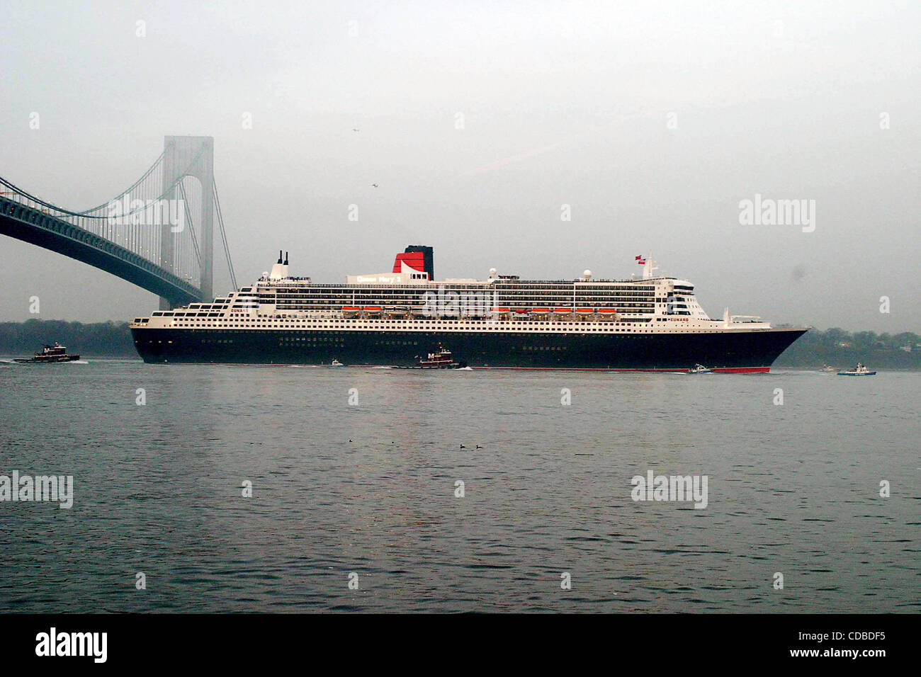 1. Januar 2011 - ankommt New York, New York, USA - kommt die Queen Mary 2 in New York City... 22.04.04.  / 2004.K36817BCO (Kredit-Bild: © Bruce Cotler/Globe Photos/ZUMAPRESS.com) Stockfoto