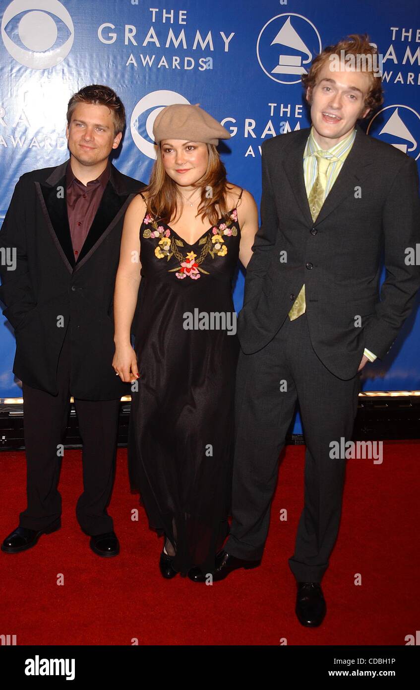 K29243AR SD02/23/2003.45TH ANNUAL GRAMMY AWARDS (ANKÜNFTE). BEI MSG, NYC... NICKEL CREEK. (Kredit-Bild: © Andrea Renault/Globe Photos/ZUMAPRESS.com) Stockfoto