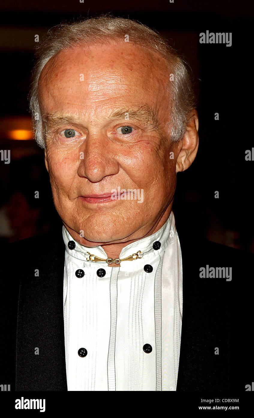 K37002AR.2004 WHITE HOUSE CORRESPONDENTS DINNER AN DER WASHINGTON HILTON IN WASHINGTON DC. 01.05.2004.    / 2004..BUZZ ALDRIN (Kredit-Bild: © Andrea Renault/Globe Photos/ZUMAPRESS.com) Stockfoto