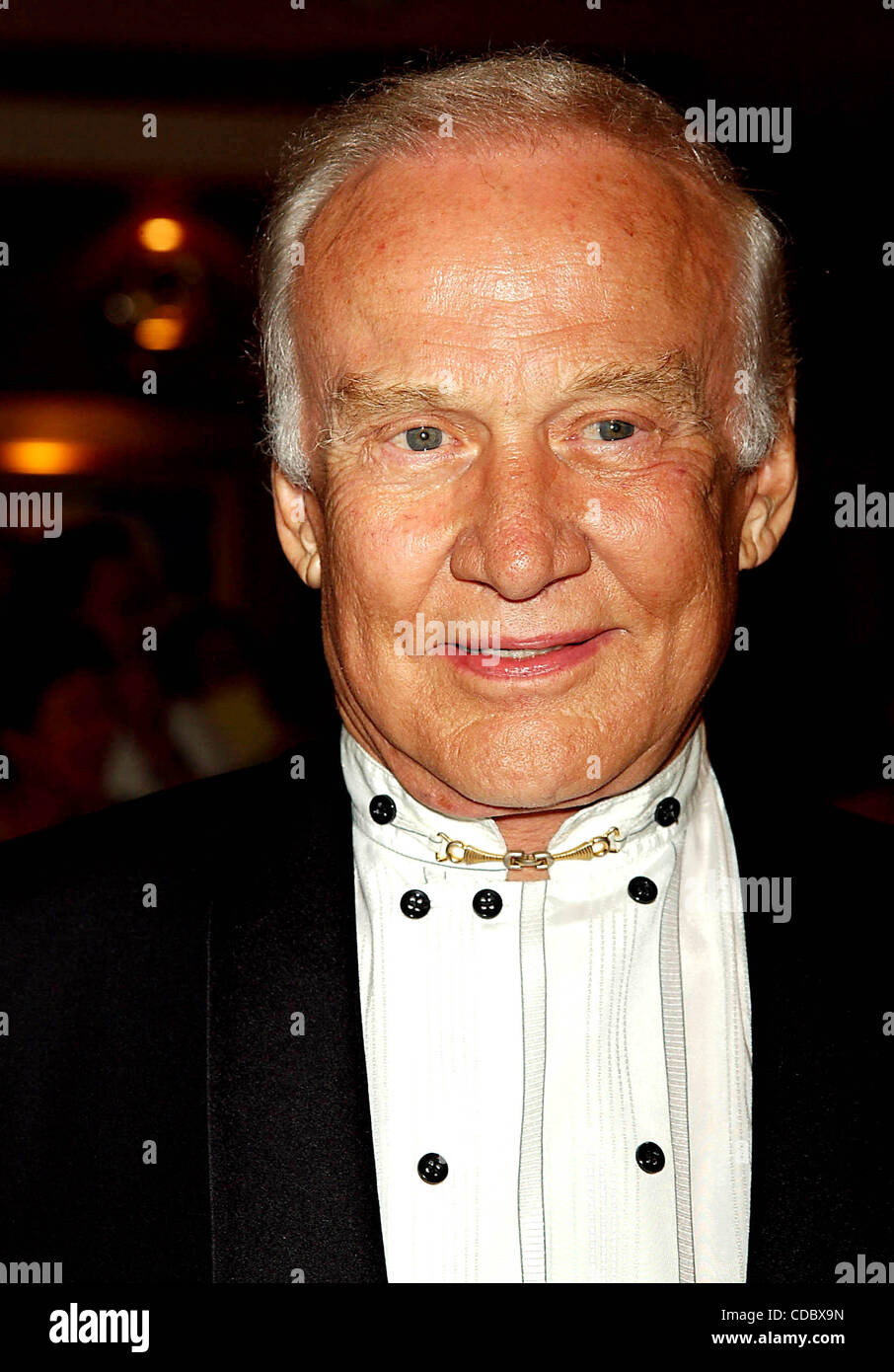 K37002AR.2004 WHITE HOUSE CORRESPONDENTS DINNER AN DER WASHINGTON HILTON IN WASHINGTON DC. 01.05.2004.    / 2004..BUZZ ALDRIN (Kredit-Bild: © Andrea Renault/Globe Photos/ZUMAPRESS.com) Stockfoto