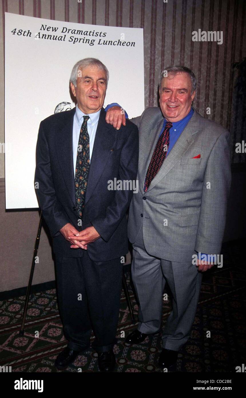 K8819AR. NEUEN DRAMATIKER 48TH ANNUAL NUTZEN MITTAGESSEN JOHN KANDER UND FRED EBB 20.05.1997.    / PHOTOS(Credit Image: © Andrea Renault/Globe Photos/ZUMAPRESS.com) Stockfoto