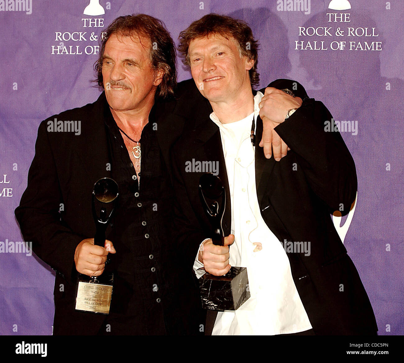 K36135AR. PRESSERAUM DER 19. JÄHRLICHE ROCK AND ROLL HALL OF FAME-STIFTUNG. Induktion Zeremonie im WALDORF ASTORIA HOTEL IN New York City... 15.03.2004.    / 2004.JIM CAPALDI und STEVE WINWOOD(Credit Image: © Andrea Renault/Globe Photos/ZUMAPRESS.com) Stockfoto