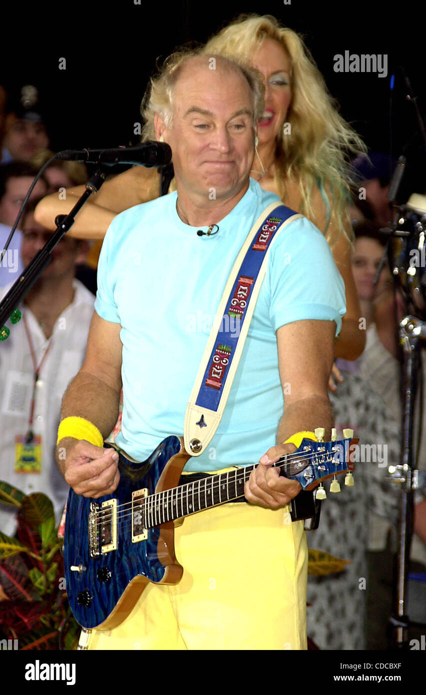 1. Januar 2011 - New York, New York, US - K31687JKRON. JIMMY BUFFETT auf NBC '' heute-SHOW SUMMER CONCERT SERIES'' am ROCKEFELLER CENTER IN NEW YORK neue York.7/11/2003 durchführen.  / 2003 (Kredit-Bild: © John Krondes/Globe Photos/ZUMAPRESS.com) Stockfoto