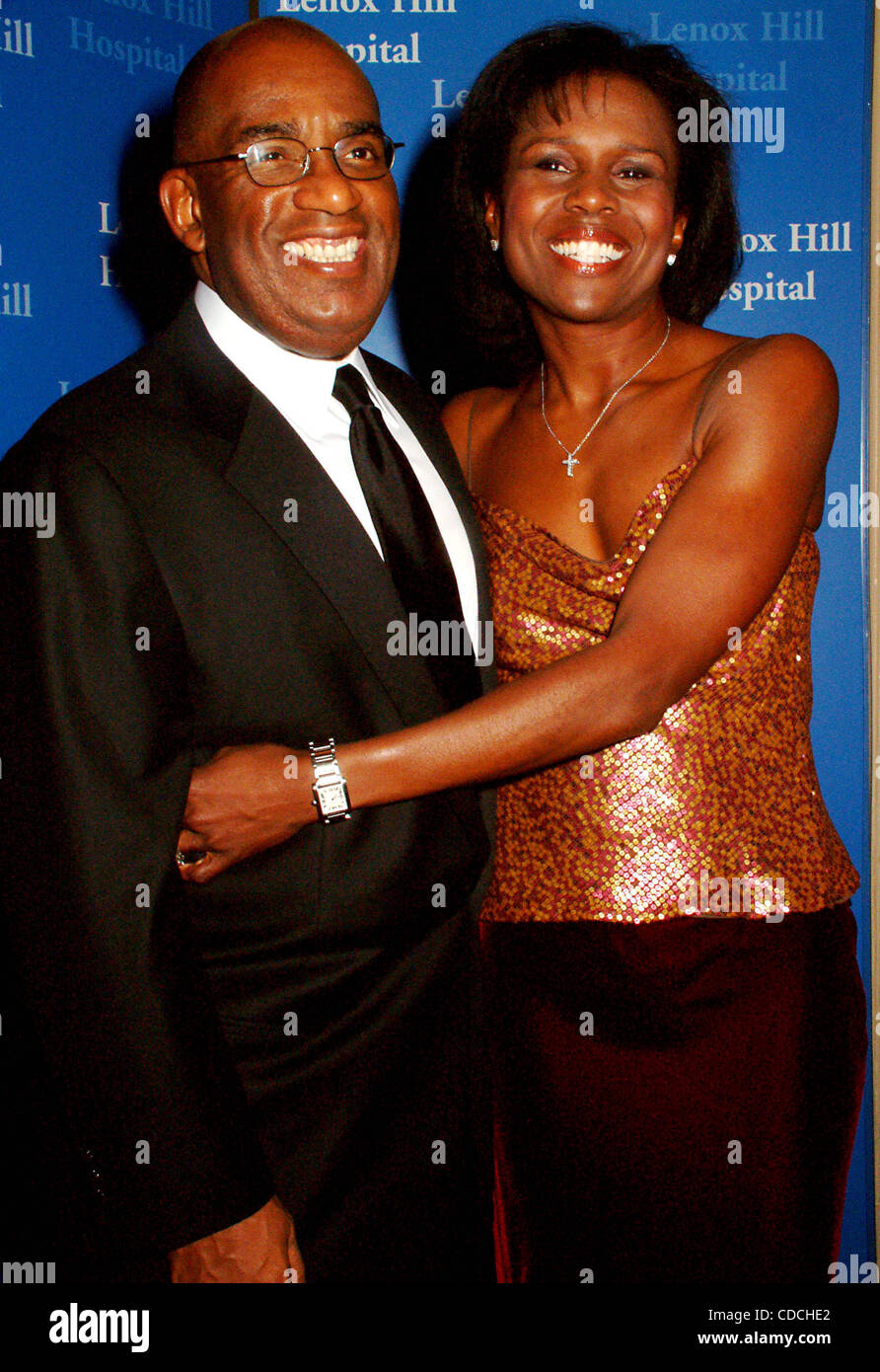 K34211ML. AL ROKER und Frau DEBORAH ROBERTS besuchen '' LENOX HILL HOSPITAL Herbst 2003'' an der WALDORF ASTORIA NEW YORK New York.11/18/2003. (Kredit-Bild: © Mitchell Levy/Globe Photos/ZUMAPRESS.com) Stockfoto