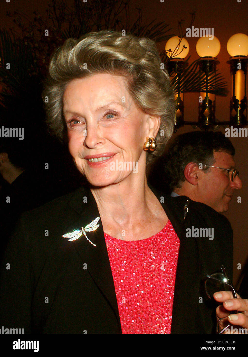 DINA MERRILL. K30775ML. ALLE IN der Familie bei RICHARD ROGER '' NO STRINGS'' in New York CENTER 2003 Frühling GALA IN NEW YORK neue York.5/12/2003.  / 2003 (Kredit-Bild: © Mitchell Levy/Globe Photos/ZUMAPRESS.com) Stockfoto