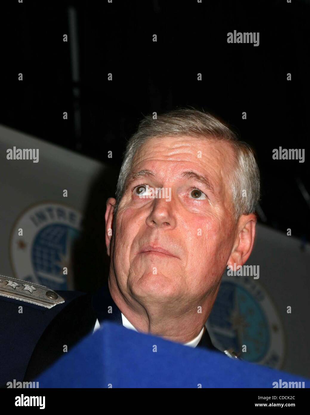 K35501ML.12th jährliche SALUTE TO FREEDOM gehostet von der UNERSCHROCKENEN FOUNDATION INTREPID SEA AIR SPACE MUSEUM, NEW YORK New York 12.02.2004.  / 2004..GENERAL RICHARD MYERS(Credit Image: © Mitchell Levy/Globe Photos/ZUMAPRESS.com) Stockfoto