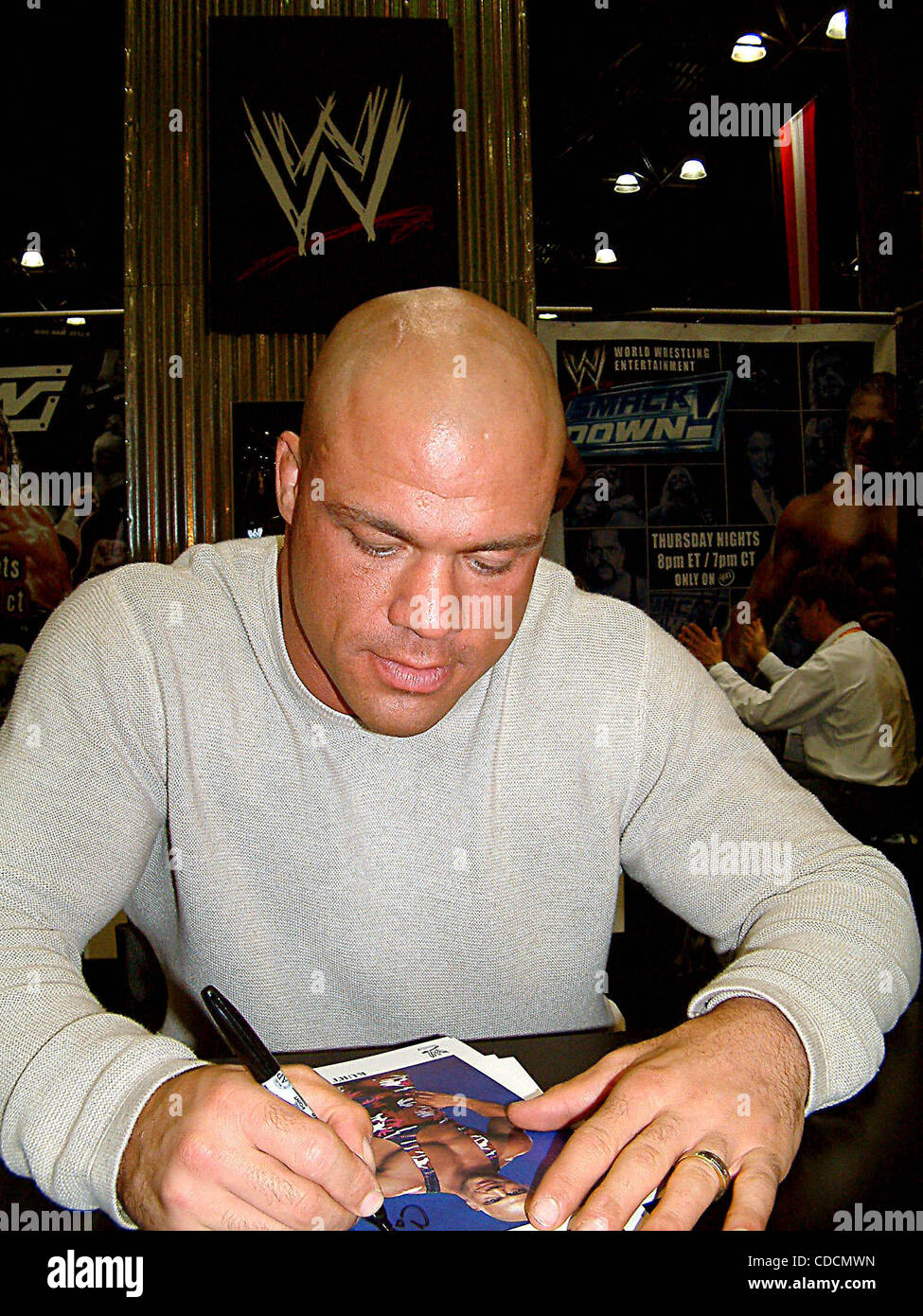 K31180ML. (WWE) SUPERSTAR KURT ANGLE in der Lizenzierung INTERNATIONAL 2003 SHOW AT Jacob CONVENTION CENTER IN New York City .6/12/2003.  / 2003. (Kredit-Bild: © Mitchell Levy/Globe Photos/ZUMAPRESS.com) Stockfoto
