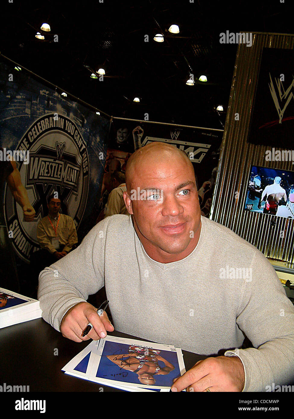 K31180ML. (WWE) SUPERSTAR KURT ANGLE in der Lizenzierung INTERNATIONAL 2003 SHOW AT Jacob CONVENTION CENTER IN New York City .6/12/2003.  / 2003. (Kredit-Bild: © Mitchell Levy/Globe Photos/ZUMAPRESS.com) Stockfoto