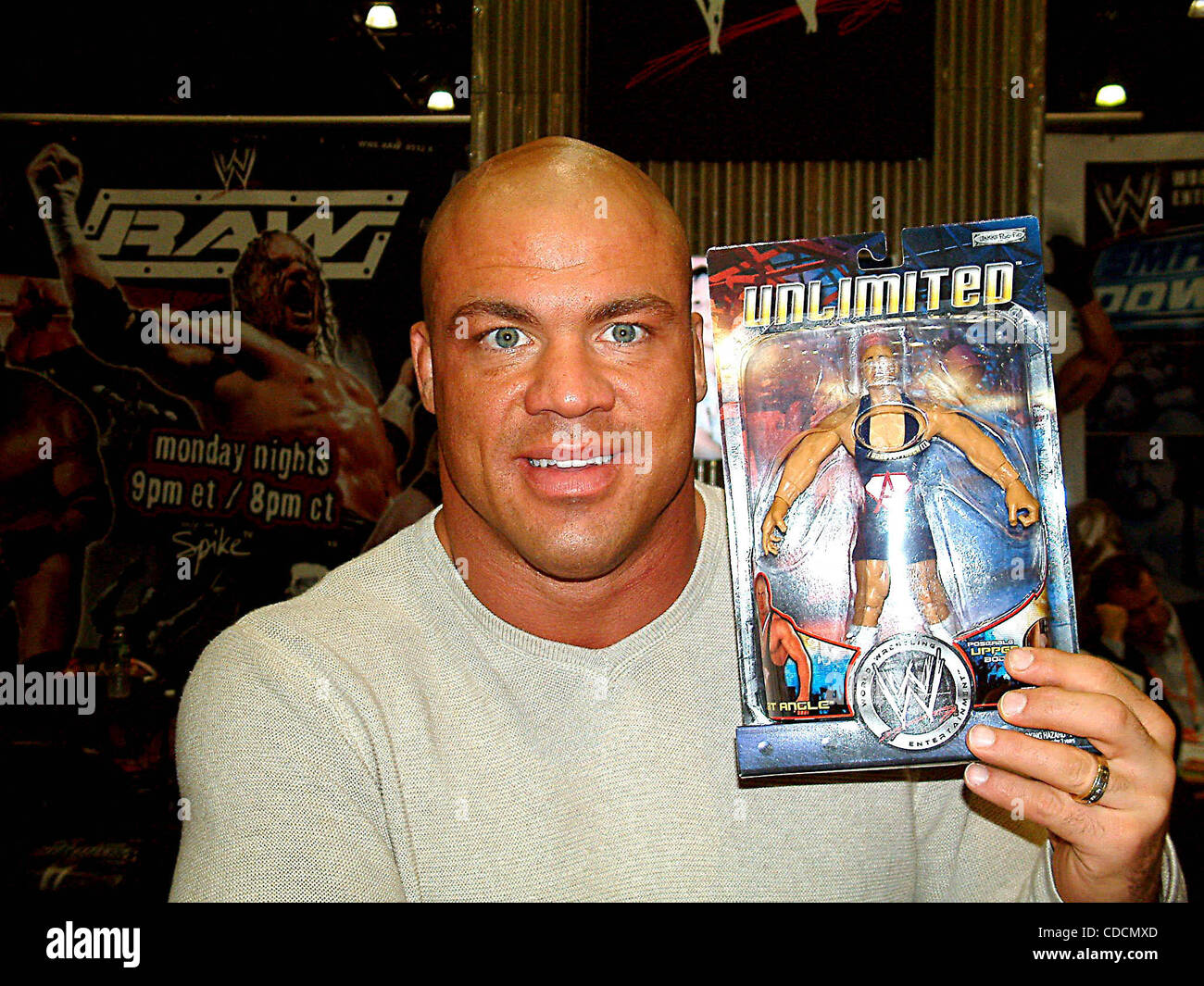 K31180ML. (WWE) SUPERSTAR KURT ANGLE in der Lizenzierung INTERNATIONAL 2003 SHOW AT Jacob CONVENTION CENTER IN New York City .6/12/2003.  / 2003. (Kredit-Bild: © Mitchell Levy/Globe Photos/ZUMAPRESS.com) Stockfoto