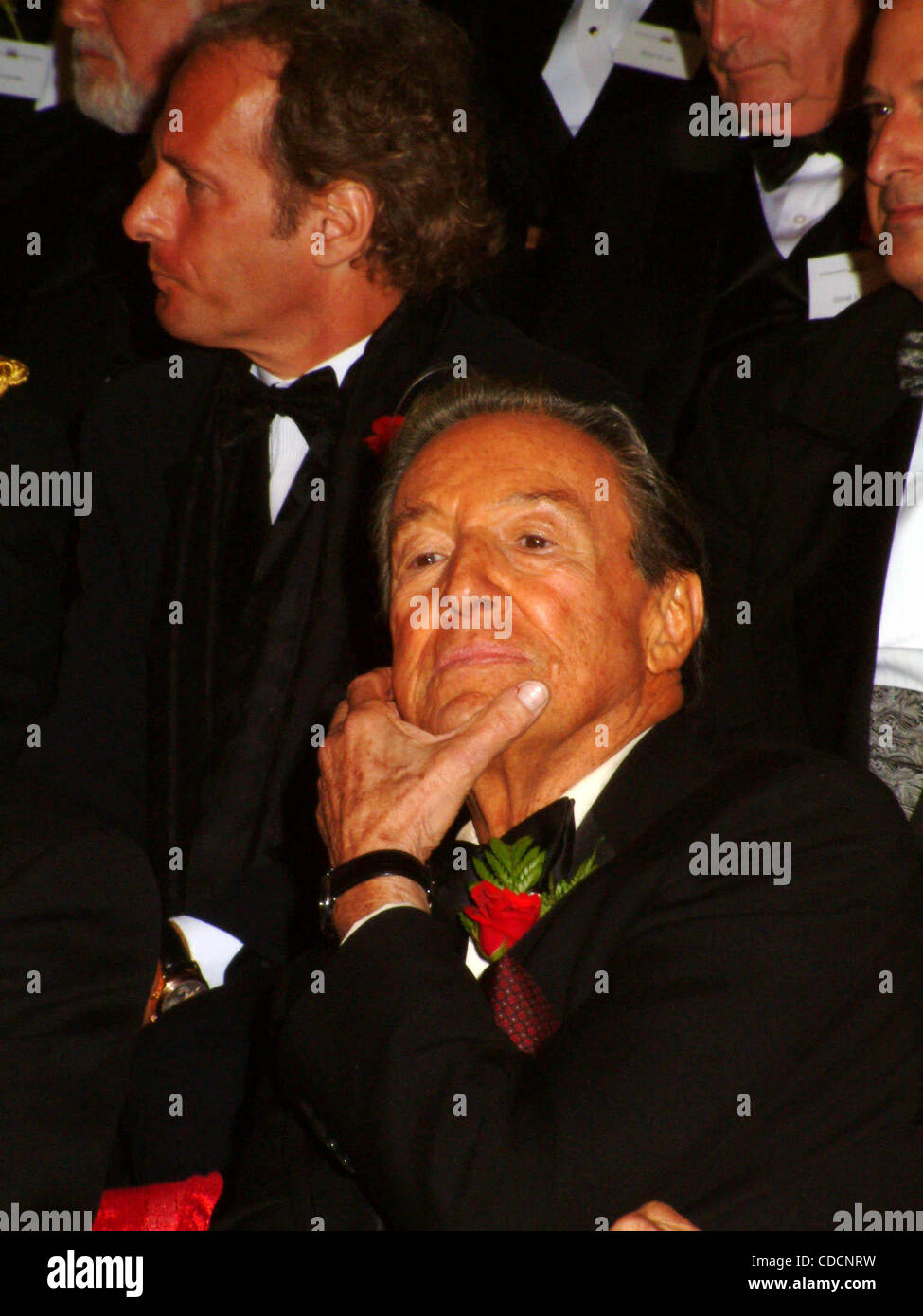 17.05.2003 NEW YORK neue York.ELLIS ISLAND MEDAL OF HONOR Award-GALA.  / K30752ML. MIKE WALLACE(Credit Image: © Mitchell Levy/Globe Photos/ZUMAPRESS.com) Stockfoto