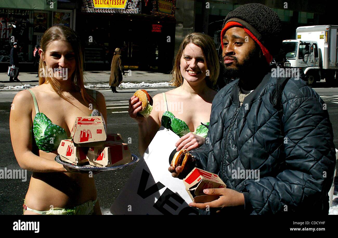 1. Januar 2011 - New York, New York, USA - K29490RM SD0407. (PETA) UND ...