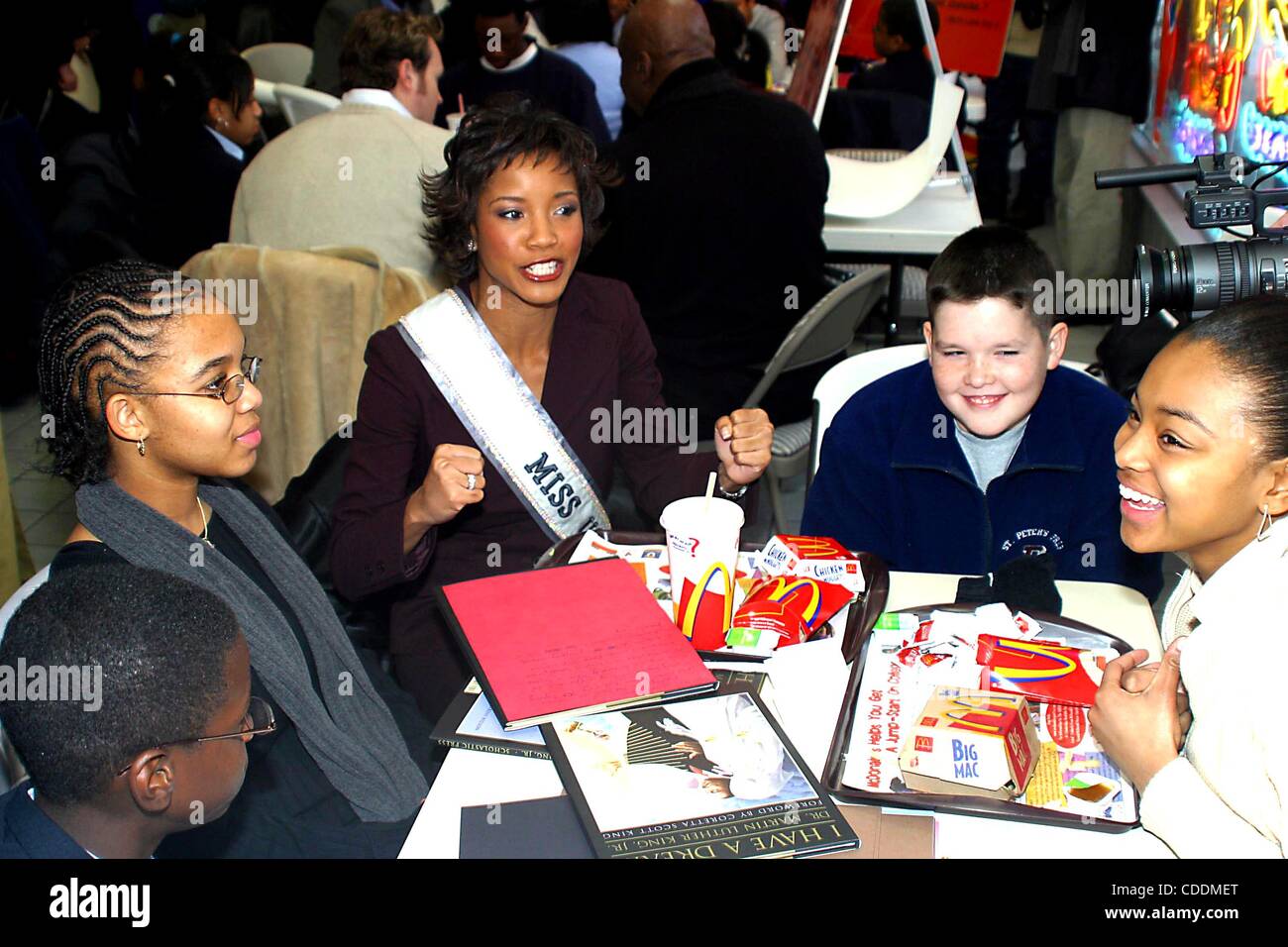 1. Januar 2011 - New York, New York, USA - K28571RM SD0115.'' FÖRDERN DAS ZITAT ''. LESUNGEN VON DR. MARTIN LUTHER KING JR. "REDE"I HAVE A DREAM"GESPONSERT VON DER NEW YORK KNICKS, MCDONALD UND ANDEREN PROMINENTEN.  / 2003.MCDONALDS, neue York.SHAUNTAY-HINTON 125TH STREET HARLEM, NEW YORK mit Stockfoto