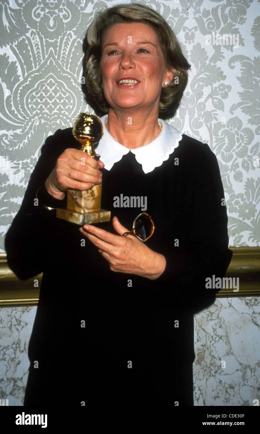 1. Januar 2011 - Hollywood, Kalifornien, US - BARBARA BEL GEDDES hält eine goldene. I2031. (Kredit-Bild: © Phil Roach/Globe Photos/ZUMAPRESS.com) Stockfoto