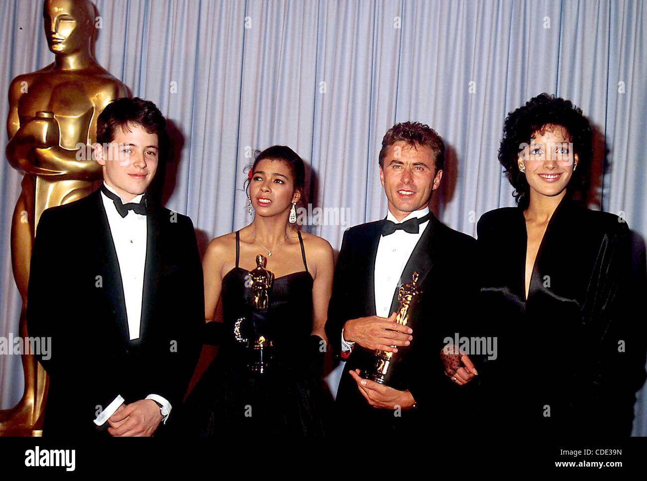 1. Januar 2011 - Hollywood, Kalifornien, USA - ACADEMY AWARDS / OSCAR. MATHEW BRODERICK IRENE CARA JENNIFER BEALS.  / / 1984 (Kredit-Bild: © Phil Roach/Globe Photos/ZUMAPRESS.com) Stockfoto