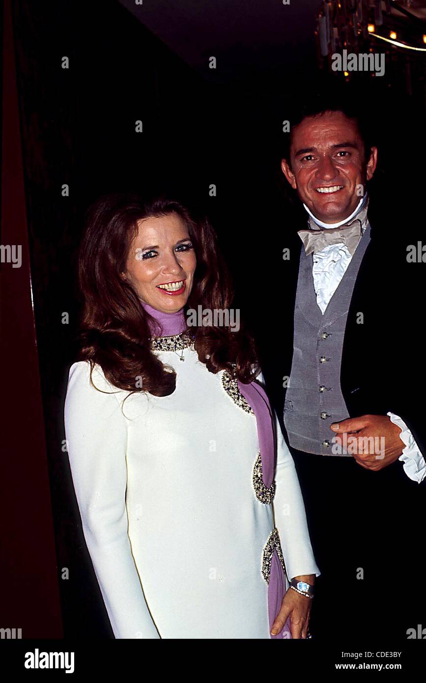 1. Januar 2011 - Hollywood, Kalifornien, US - I1137PR.  / / JUNI CARTER CASH UND JOHNNY CASH. JUNECARTERCASHRETRO (Kredit-Bild: © Phil Roach/Globe Photos/ZUMAPRESS.com) Stockfoto