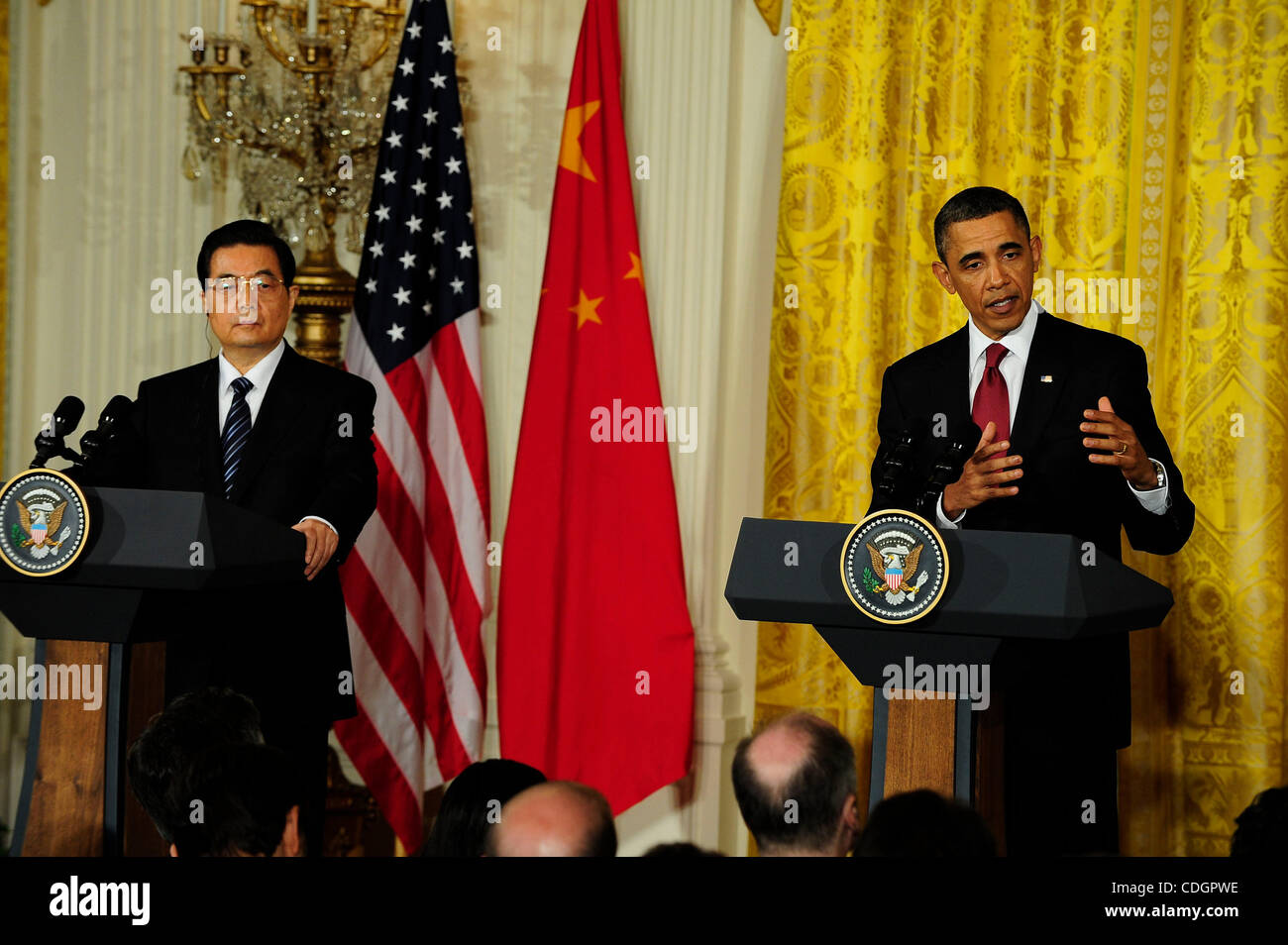 19. Januar 2011 - Washington, District Of Columbia, USA - Präsident BARACK OBAMA und Präsident HU JINTAO von der Volksrepublik China, beteiligen sich an einer gemeinsamen Pressekonferenz im östlichen Raum im Weißen Haus in Washington, D.C. (Credit-Bild: © Mary F. Calvert/ZUMAPRESS.com) Stockfoto