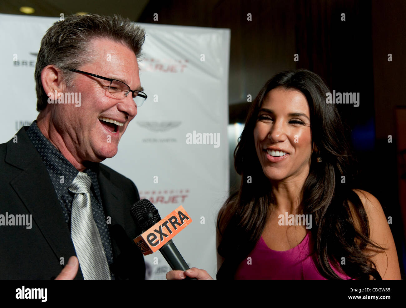 21. Januar 2011 - Beverly Hills, Kalifornien, USA - KURT RUSSELL und ADRIANNA COSTA zu den lebenden Legenden der Luftfahrt-Gala im Beverly Hilton Hotel. Stockfoto