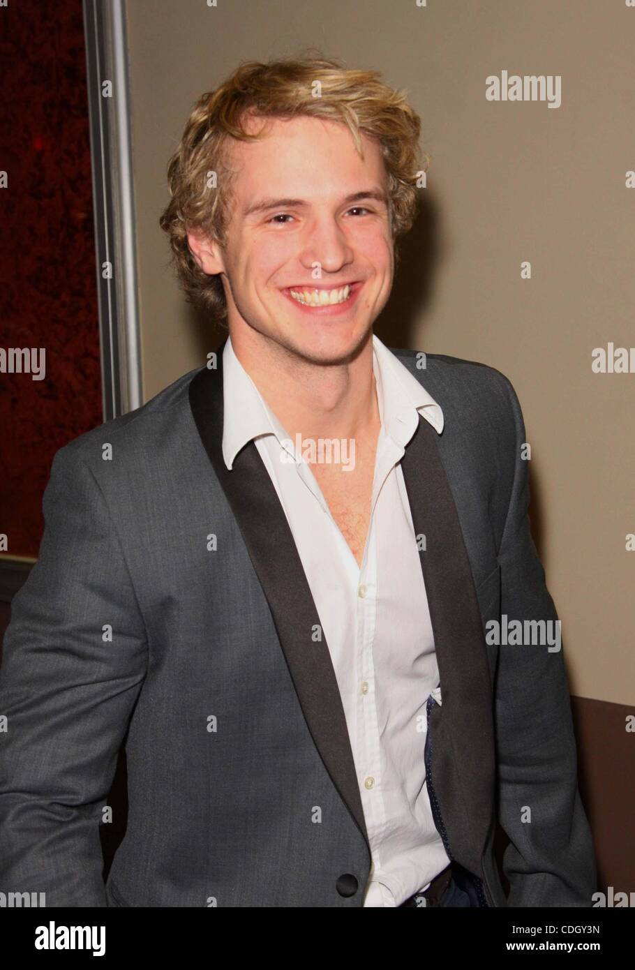 22. Januar 2011 - Los Angeles, Kalifornien, USA - Freddie Stroma. BALLROOM WITH A TWIST statt im El Portal Theatre, North Hollywood CA. 21 Januar - 2011. K67414TL (Kredit-Bild: © TLeopold/Globe Photos/ZUMAPRESS.com) Stockfoto