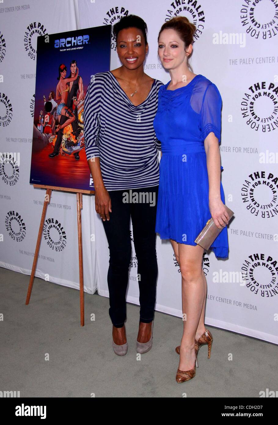 25. Januar 2011 - Los Angeles, Kalifornien, USA - Aisha Tyler, Judy Greer.The Premiere der FX '' Archer'' Saison zwei Premiere bei The Paley Center for Media, Beverly Hills, CA. 25 Januar - 2011 statt.  K67437TL. (Kredit-Bild: © TLeopold/Globe Photos/ZUMAPRESS.com) Stockfoto