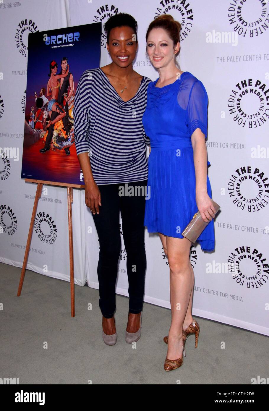 25. Januar 2011 - Los Angeles, Kalifornien, USA - Aisha Tyler, Judy Greer.The Premiere der FX '' Archer'' Saison zwei Premiere bei The Paley Center for Media, Beverly Hills, CA. 25 Januar - 2011 statt.  K67437TL. (Kredit-Bild: © TLeopold/Globe Photos/ZUMAPRESS.com) Stockfoto