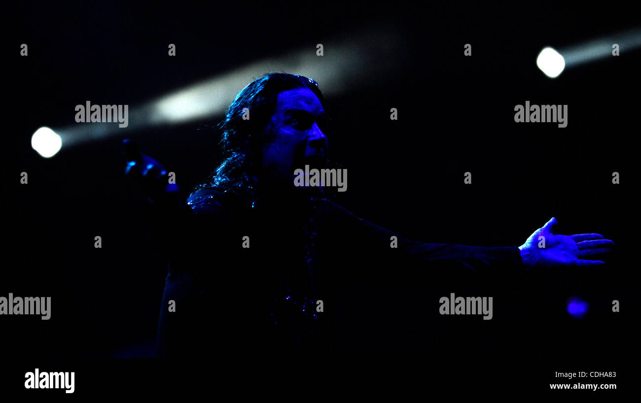 Feb 1,2011-Studio City, Kalifornien, USA. Ozzy Osbourne führt im universal Amphitheater. (Kredit-Bild: © gen Blevins/ZUMAPRESS.com) Stockfoto