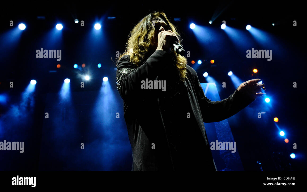 Feb 1,2011-Studio City, Kalifornien, USA. Ozzy Osbourne führt im universal Amphitheater. (Kredit-Bild: © gen Blevins/ZUMAPRESS.com) Stockfoto