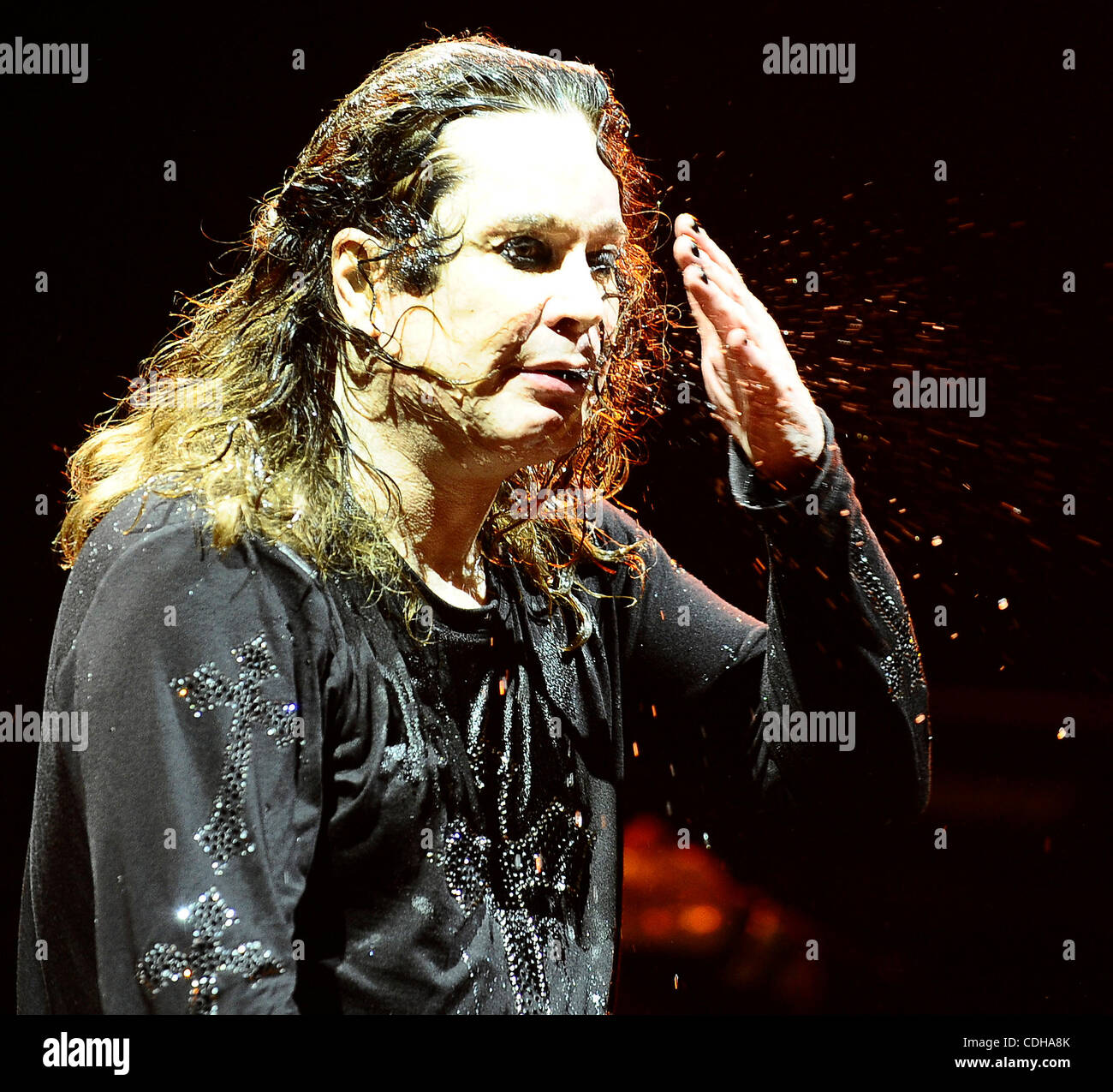Feb 1,2011-Studio City, Kalifornien, USA. Ozzy Osbourne führt im universal Amphitheater. (Kredit-Bild: © gen Blevins/ZUMAPRESS.com) Stockfoto