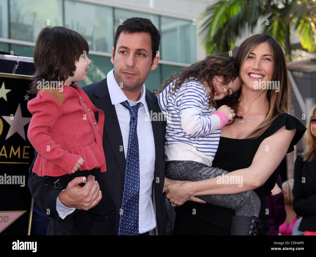 1. Februar 2011 kids - Hollywood, Kalifornien, USA - Adam Sandler, Frau Jackie, Sadie & Sunny als Walk of Fame Ceremony für Adam Sandler. (Kredit-Bild: © Lisa O'Connor/ZUMAPRESS.com) Stockfoto